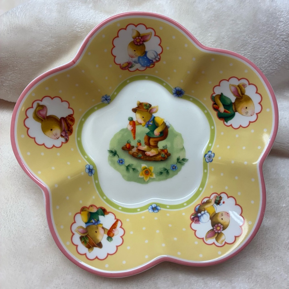 Villeroy & Boch White Flower-Shaped Plate